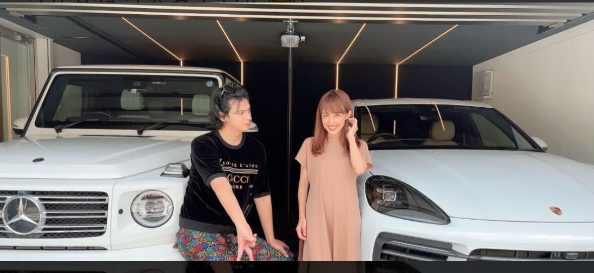 ベンツとポルシェを使い分ける川崎希夫妻（ブログから）