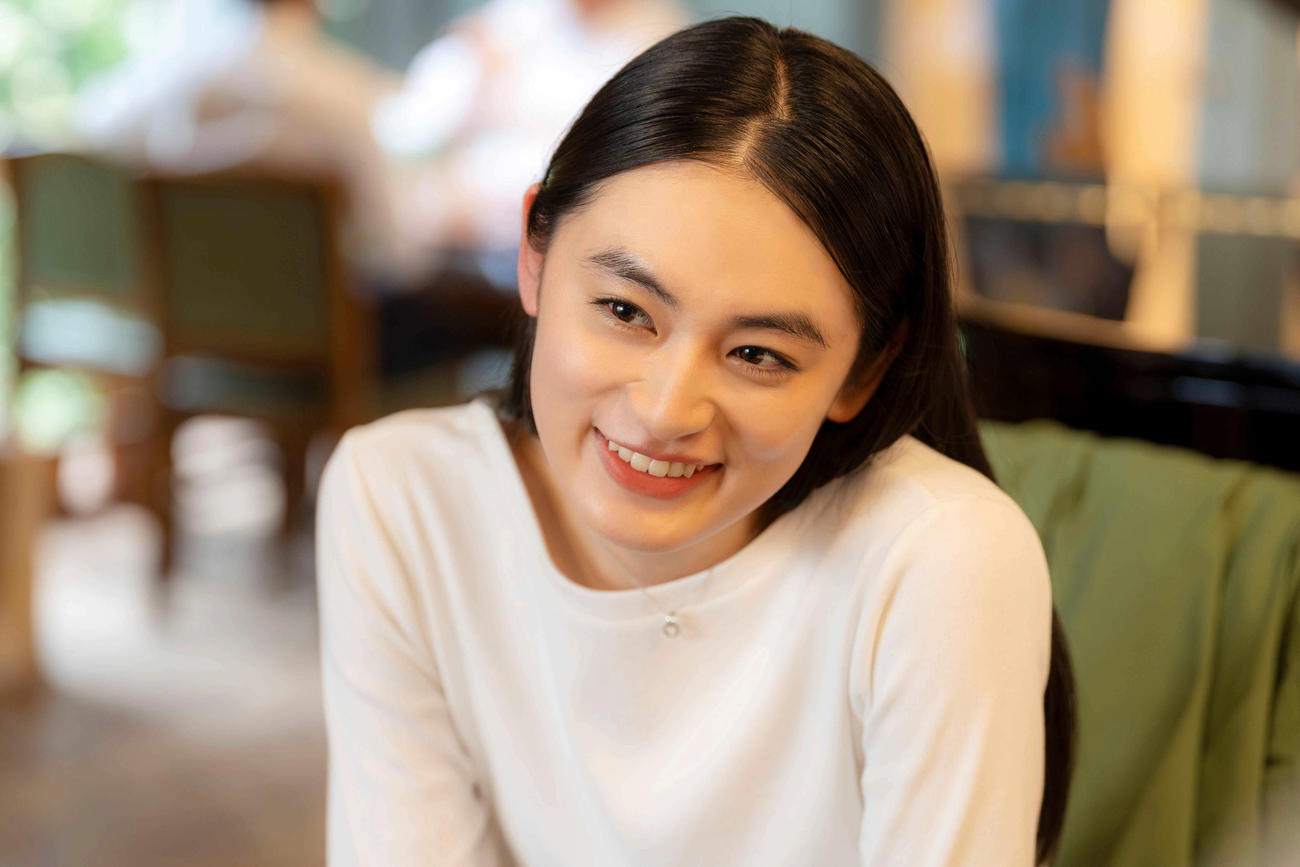 映画「富士山と、コーヒーと、しあわせの数式」に出演する八木莉可子（C）2025「富士山と、コーヒーと、しあわせの数式」