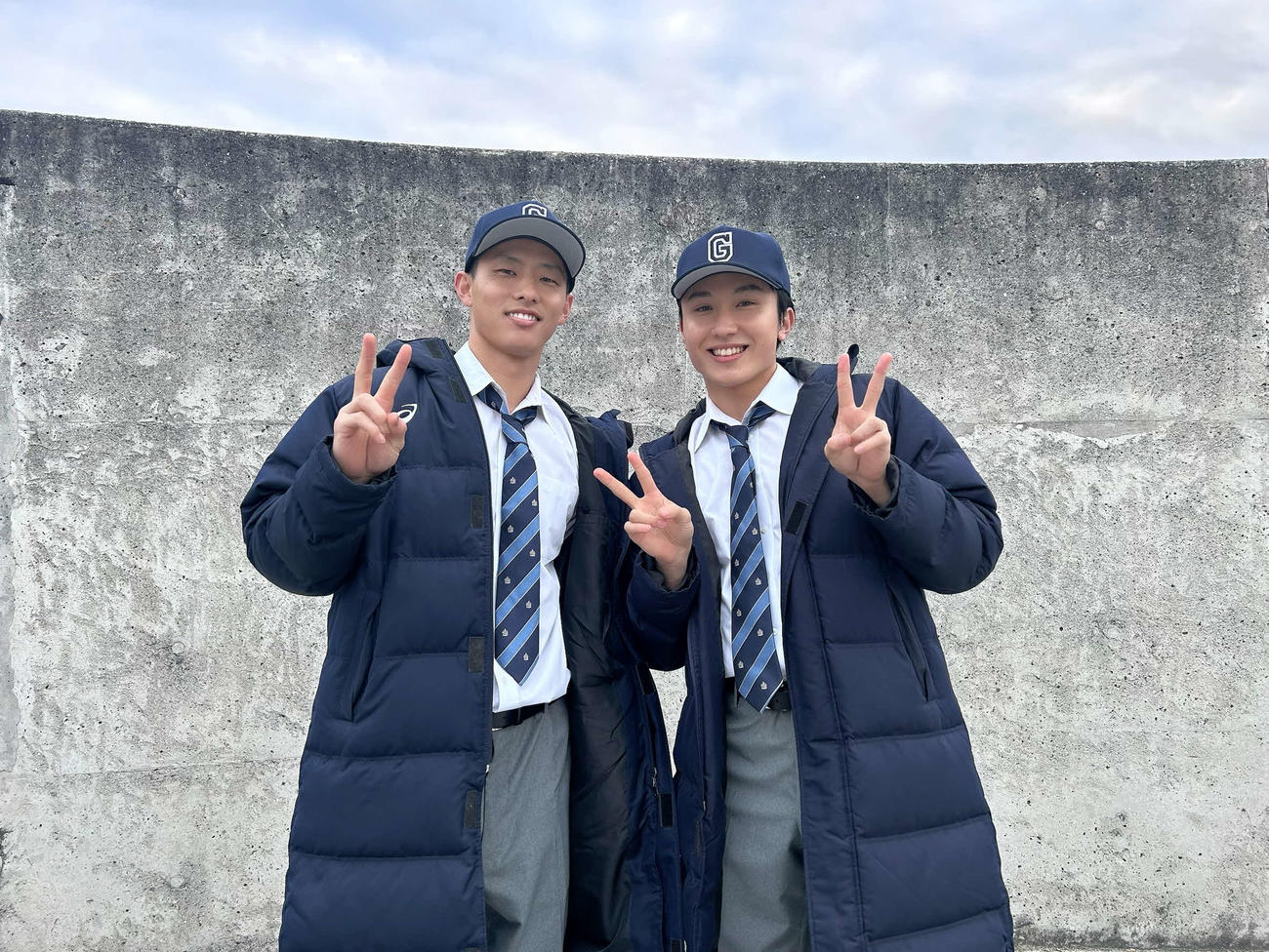 GENICの新曲「あきらめられないのさ」MVに出演した楽天辰己涼介（左）とGENIC小池竜暉