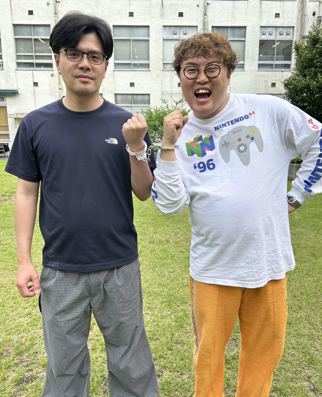 CSチャンネルNECOの特番「マユリカの無人島友錠生活」に出演するマユリカ阪本（左）と中谷