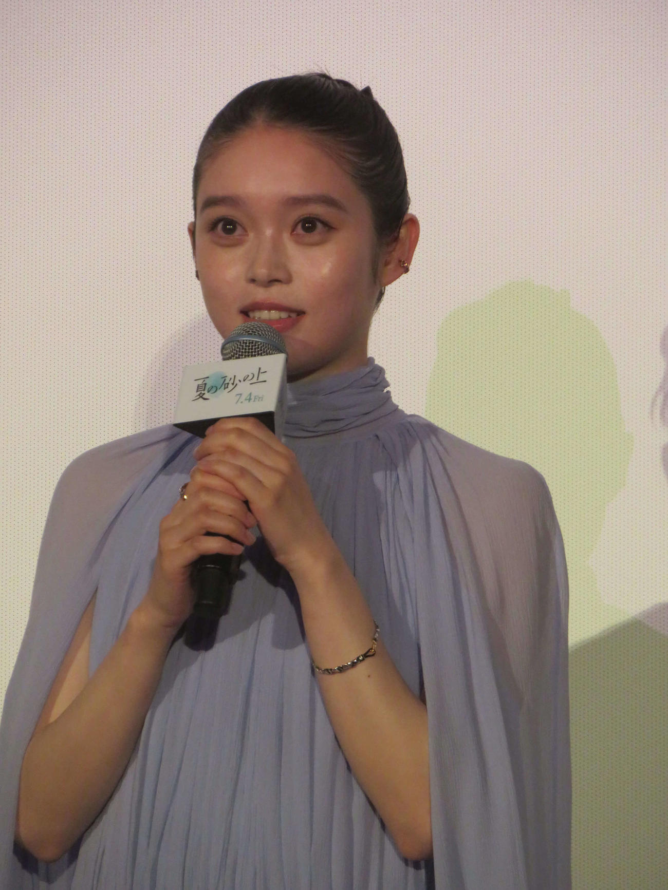 映画「夏の砂の上」完成披露舞台あいさつに出席した高石あかり（撮影・川田和博）