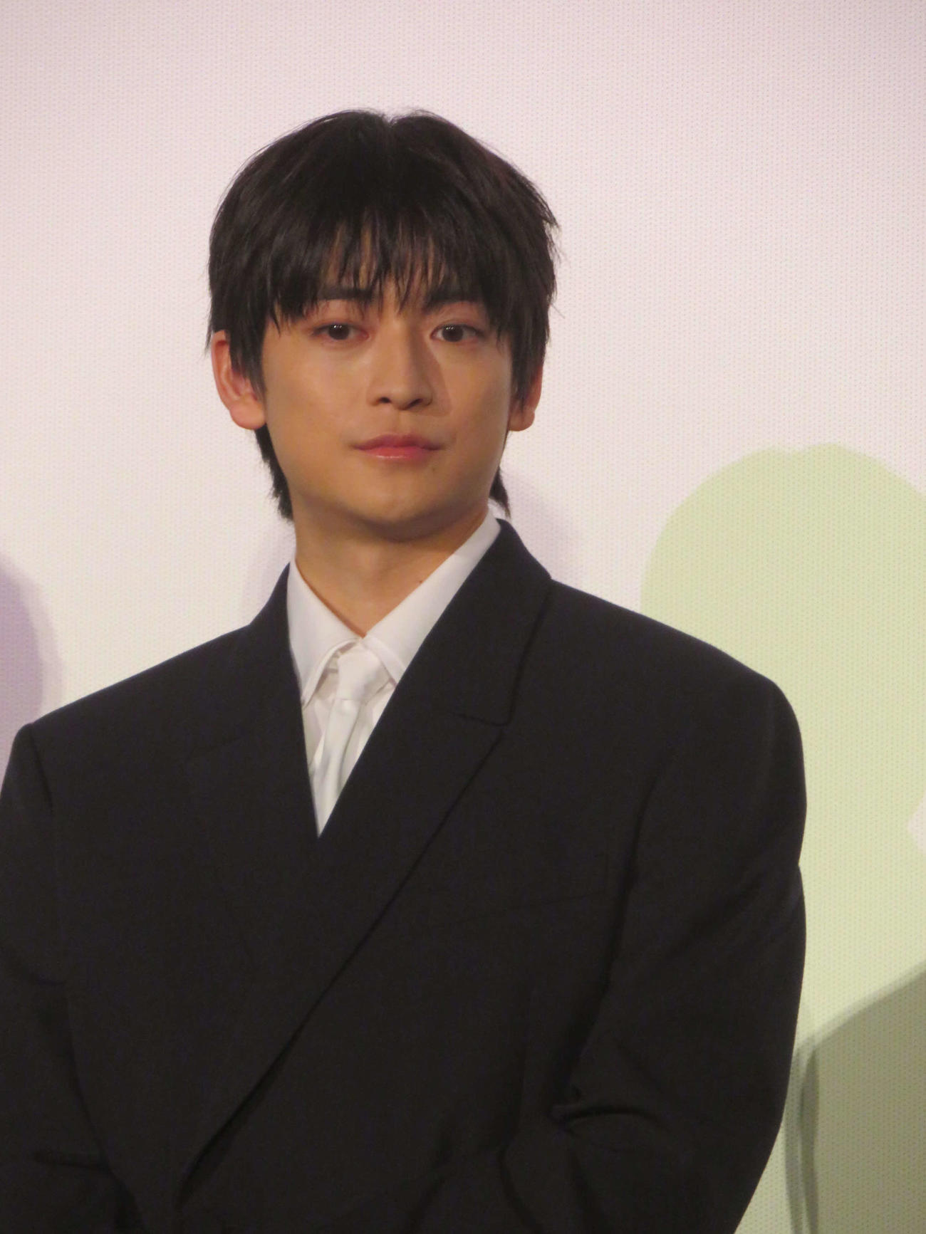 映画「夏の砂の上」完成披露舞台あいさつに出席した高橋文哉（撮影・川田和博）