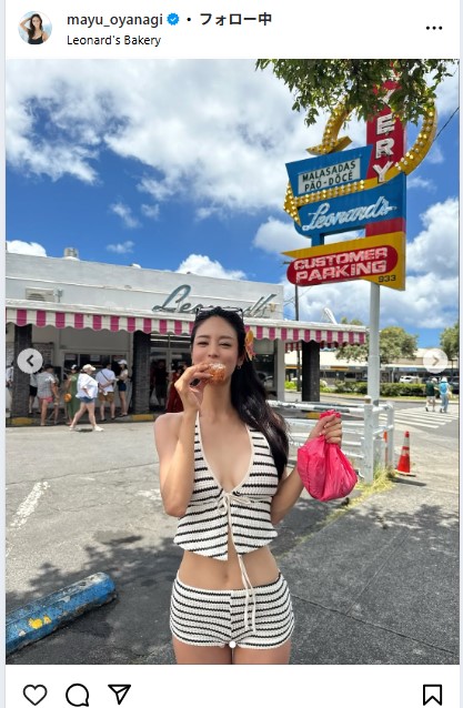 ショートパンツ姿でドーナツをパクリ（大柳麻友のインスタグラムから）
