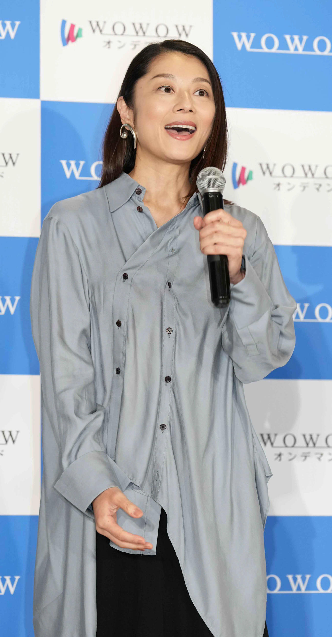 ドラマW三谷幸喜「おい、太宰」完成報告会に臨む小池栄子（撮影・小沢裕）