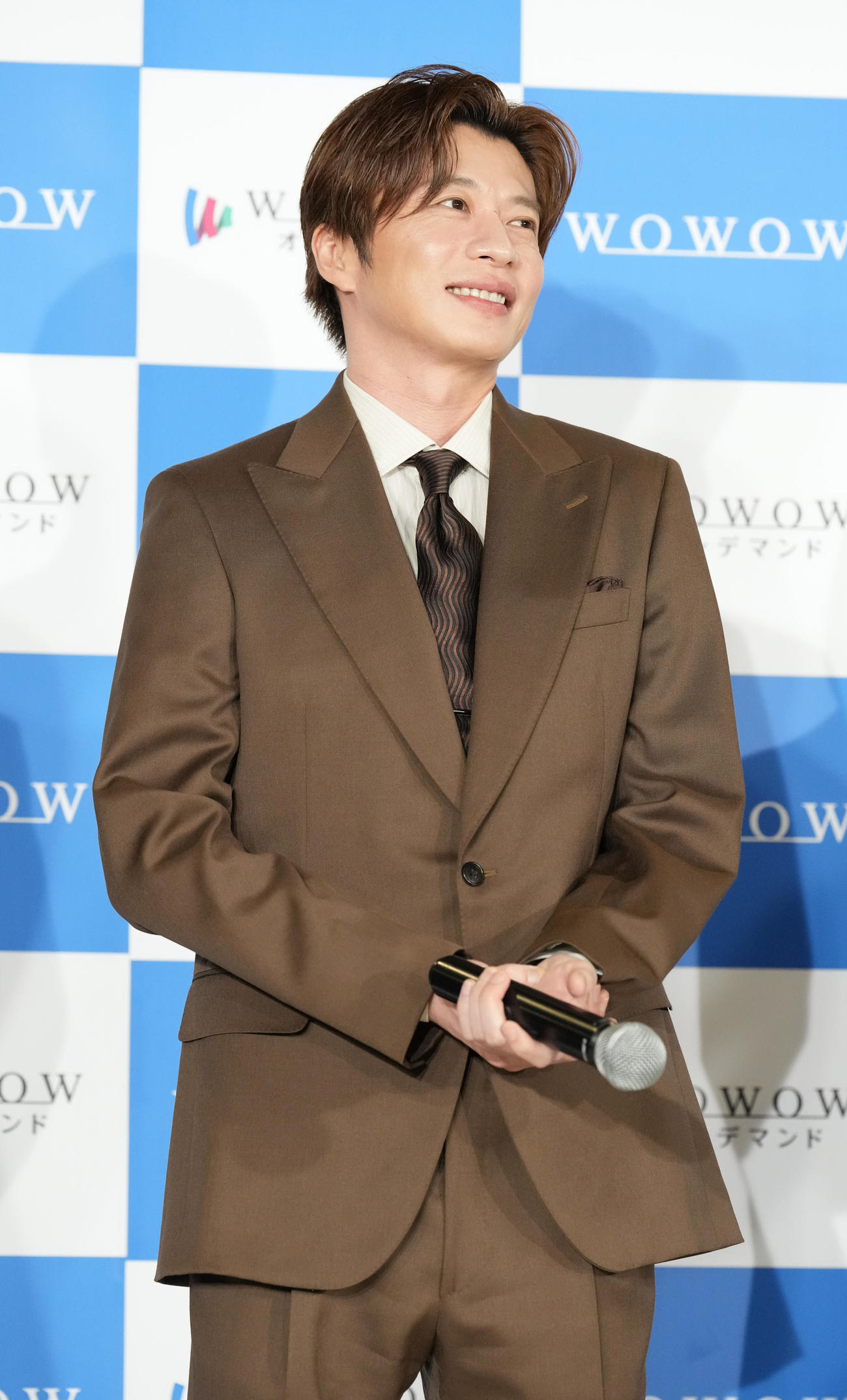 ドラマW三谷幸喜「おい、太宰」完成報告会に臨む田中圭（撮影・小沢裕）