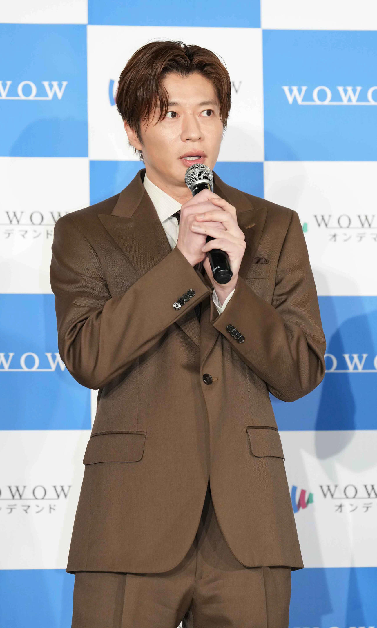 ドラマW三谷幸喜「おい、太宰」完成報告会に臨む田中圭（撮影・小沢裕）