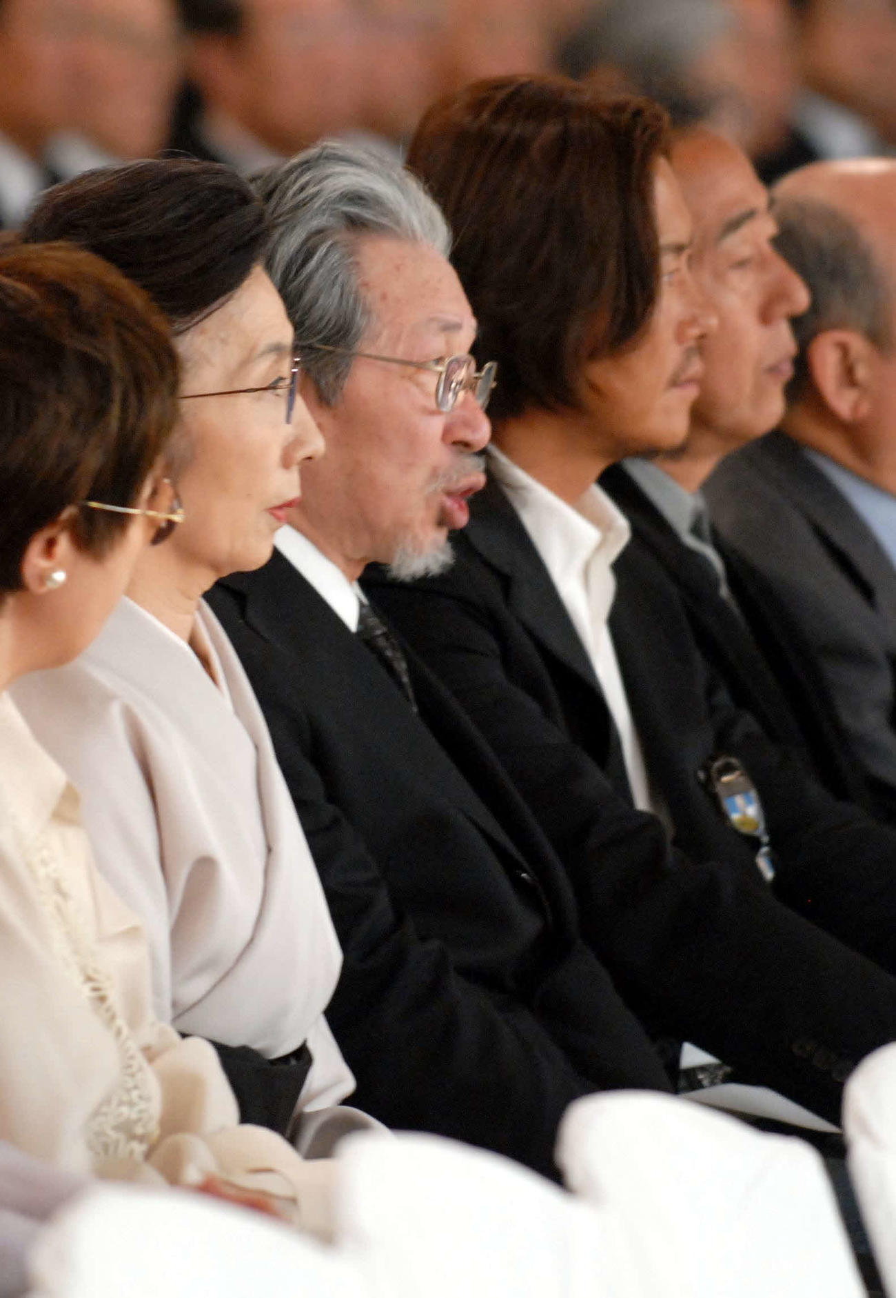 市川崑さんお別れの会に参列した（左から）藤村志保さん、三谷昇さん、豊川悦司、岸部一徳＝2008年3月