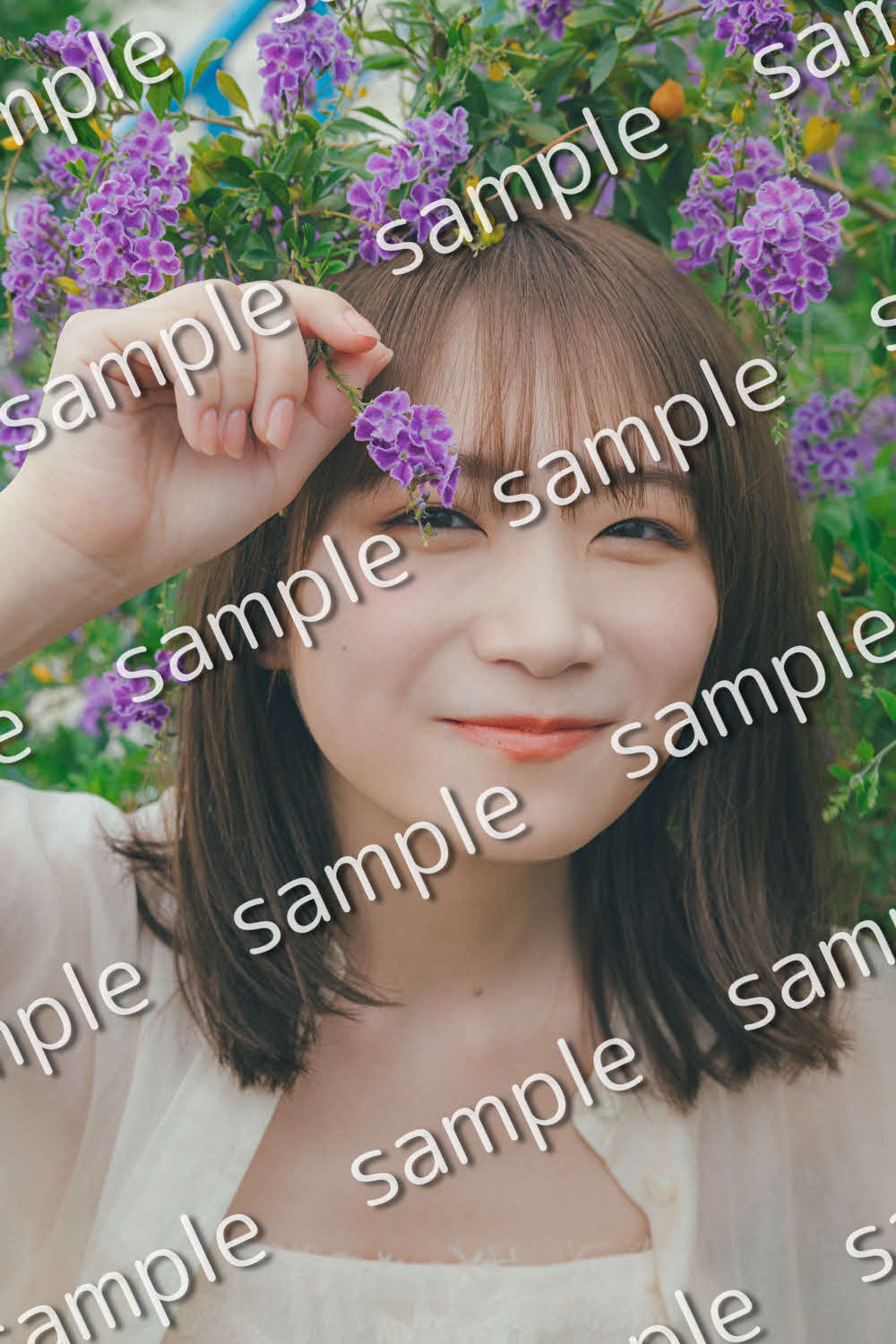 秋元真夏フォトブック「淡淡（あわあわ）」の楽天ブックス特典の画像　撮影／東京祐