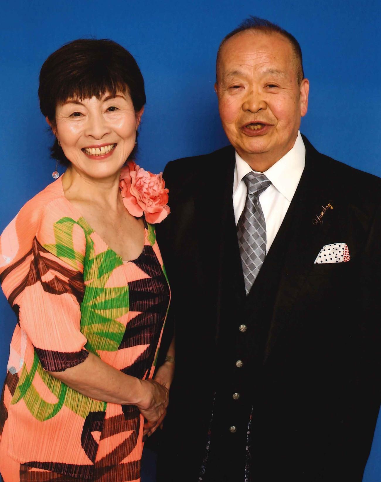 16日に81歳で亡くなった夫婦漫才コンビ「東京太・ゆめ子」の東ゆめ子さん（左）。右は夫の東京太（16年4月撮影）