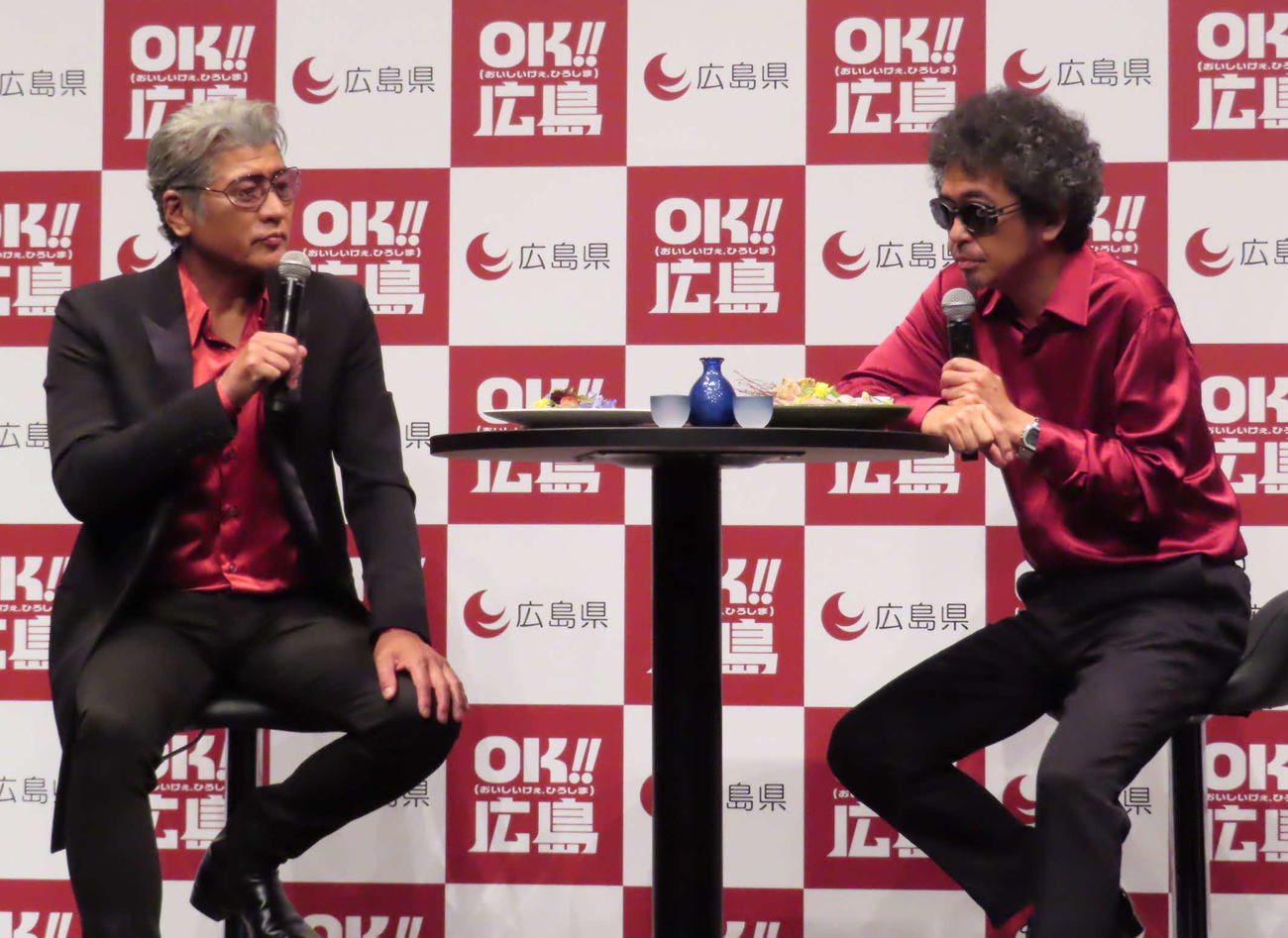 「OK!!広島（おいしいけぇ、ひろしま）」記者発表会に出席したOoochie Koochie。左から吉川晃司、奥田民生