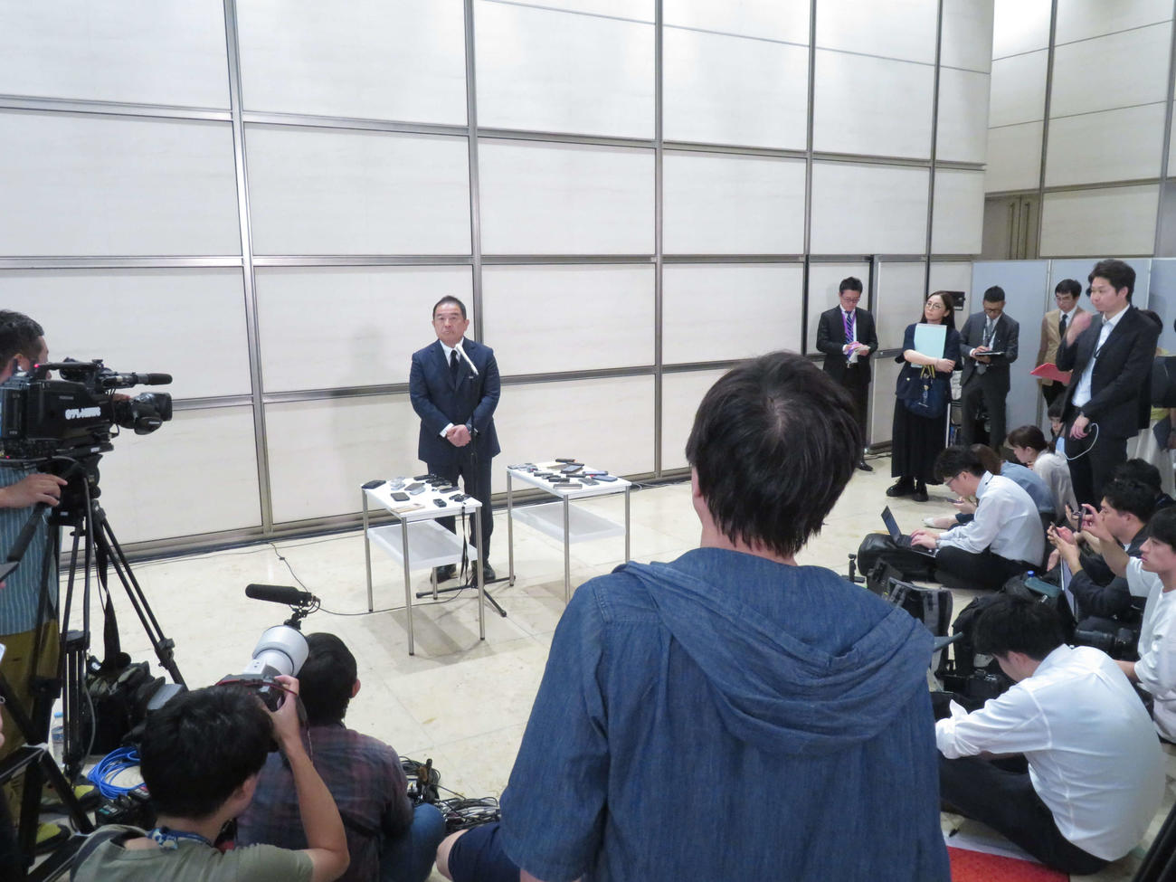 取材対応を行う日本テレビの福田博之社長