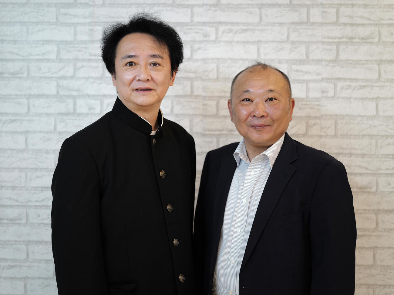 映画「還暦高校生」について語るひかる一平（左）と直江喜一（撮影・中島郁夫）