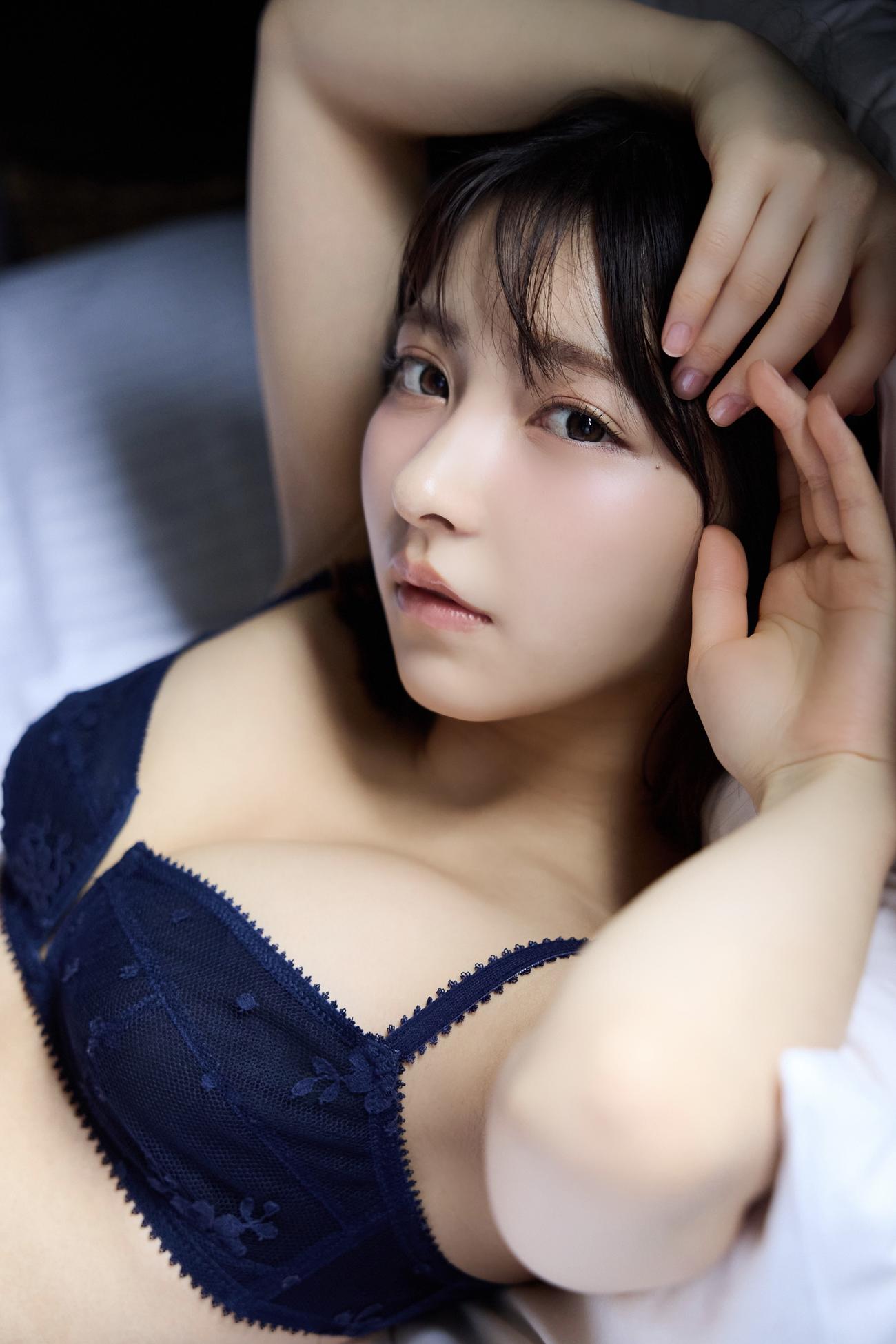 「週刊ヤングジャンプ」で表紙グラビアを飾っている十味(c)Takeo Dec.／集英社