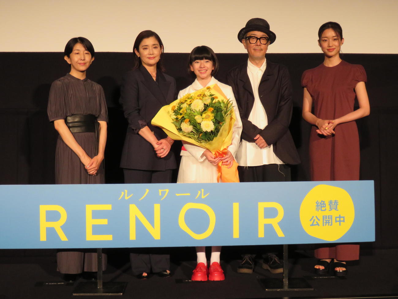 映画「ルノワール」公開記念舞台あいさつに登壇した、左から早川千絵監督、石田ひかり、鈴木唯、リリー・フランキー、河合優実（撮影・村上幸将）