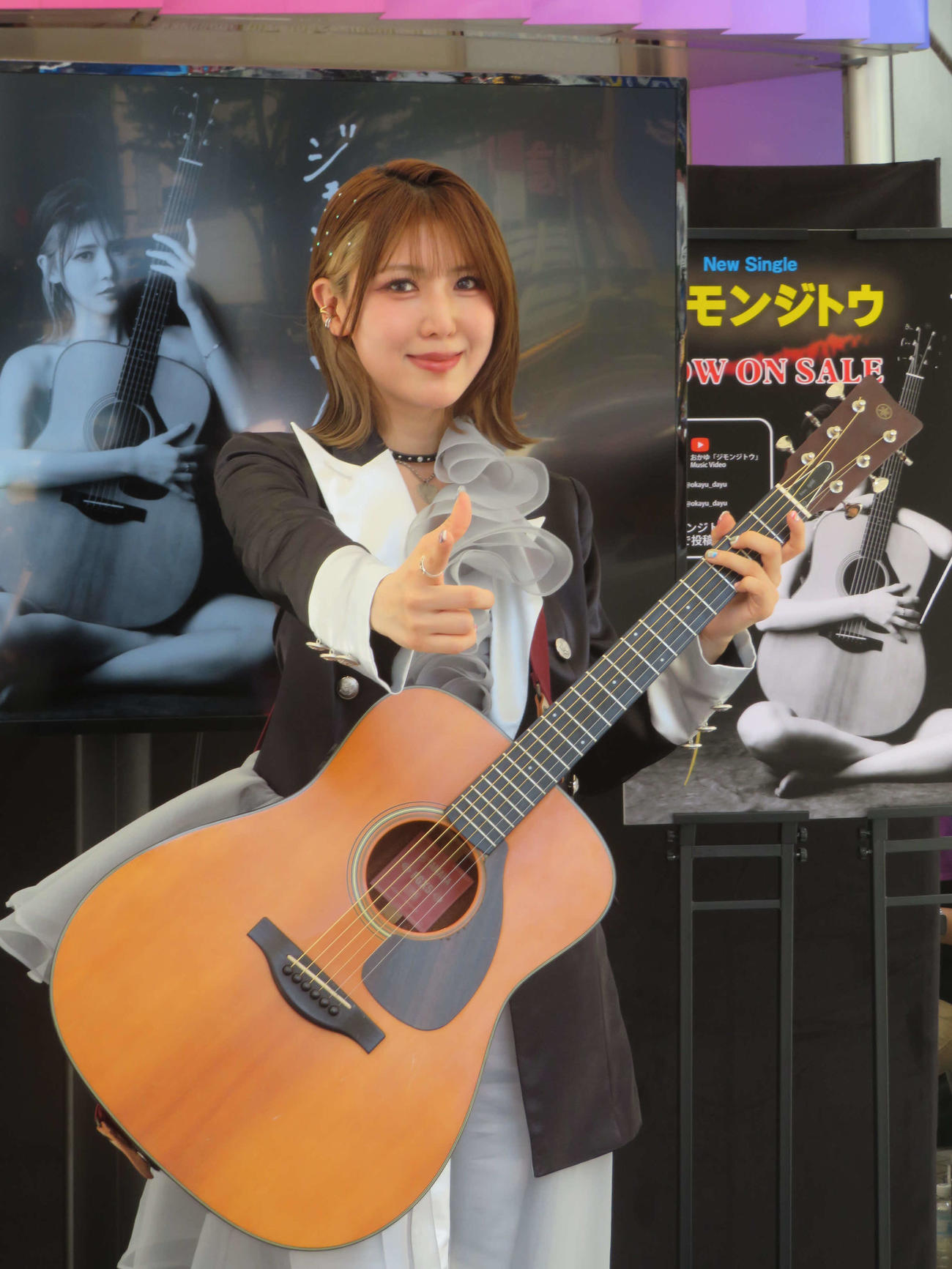 ポーズを決めるおかゆ（撮影・川田和博）
