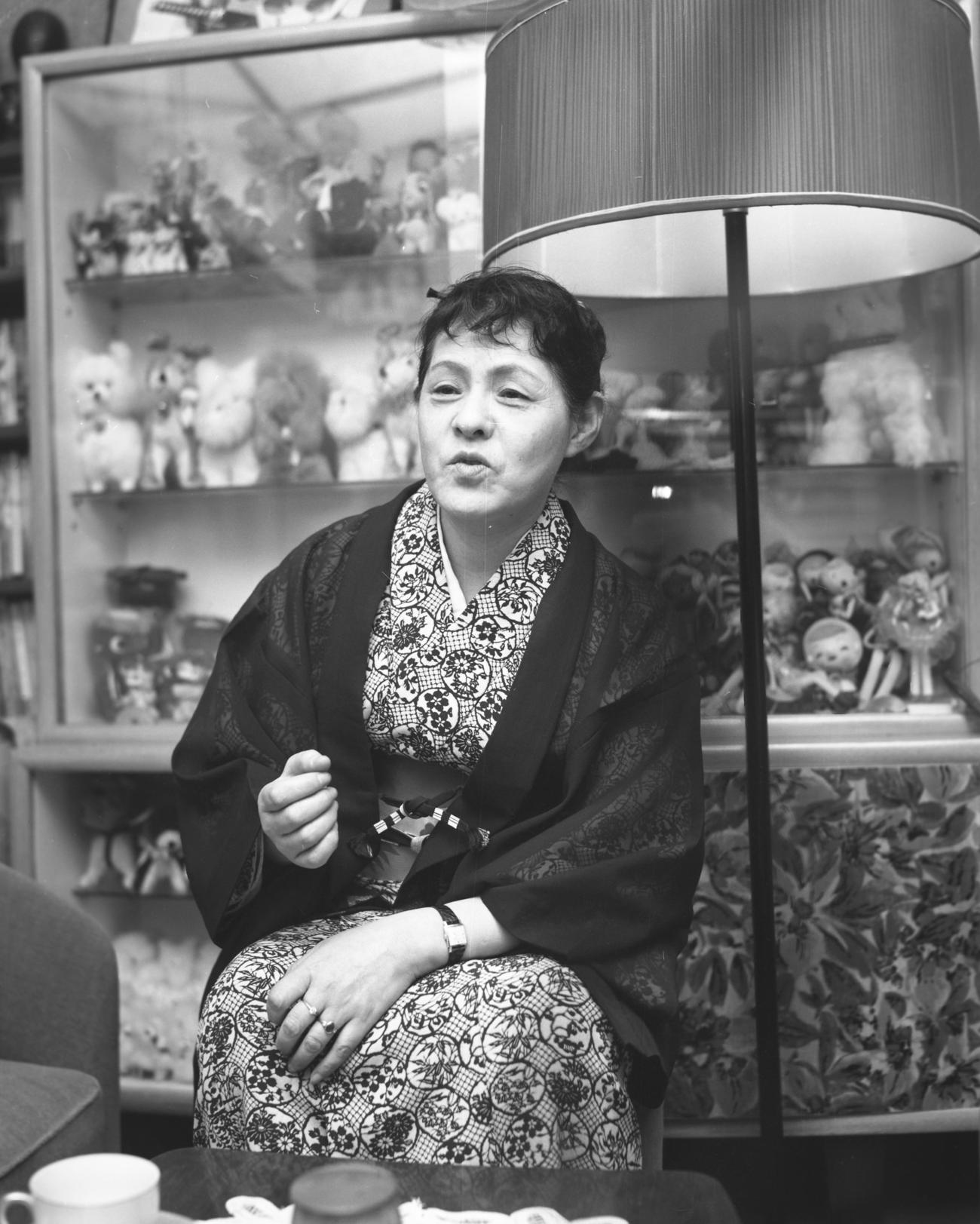 津川雅彦さんの母、加藤恵美子さん（1958年4月撮影）