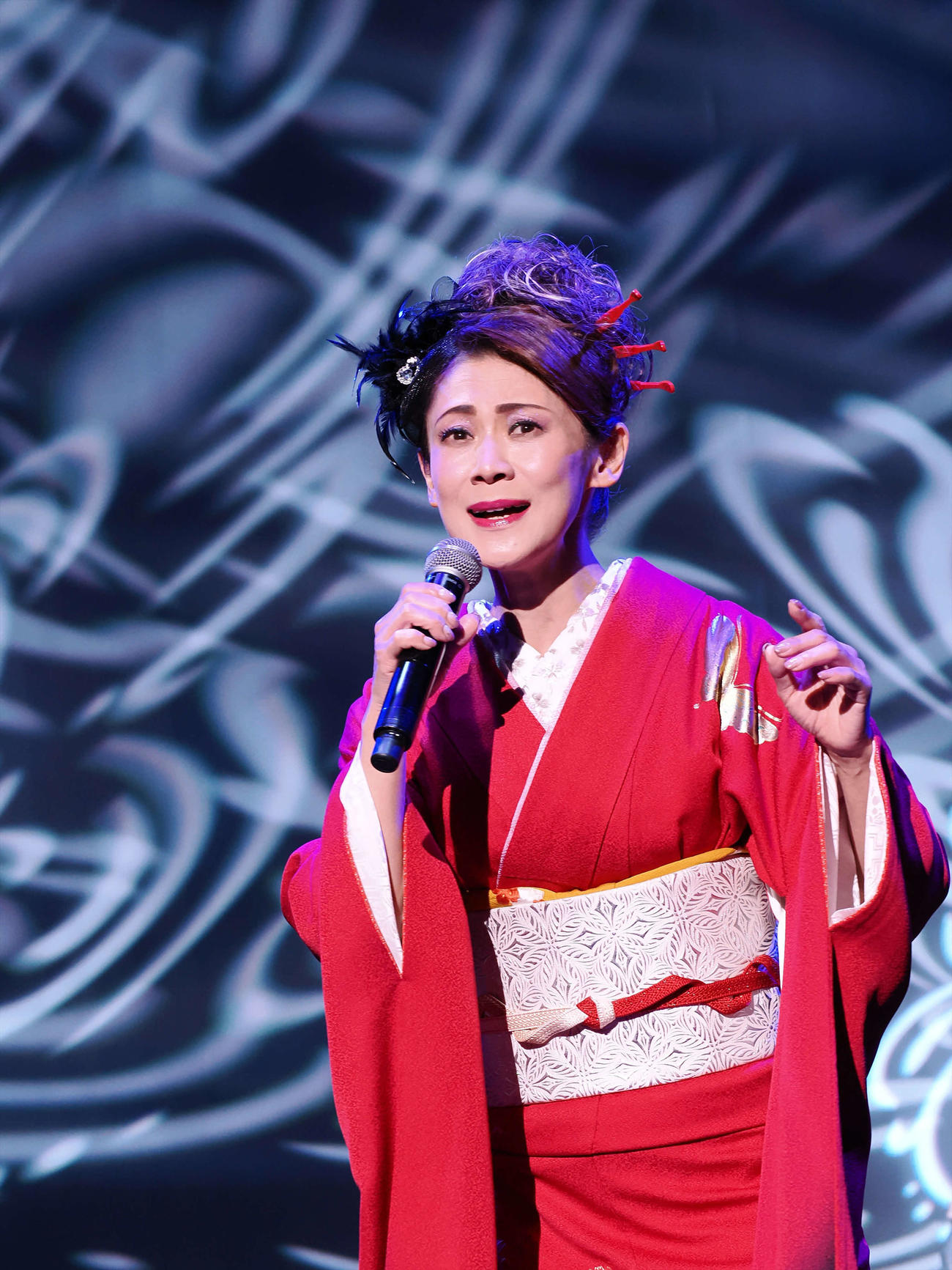 30周年記念パーティーで歌う美貴じゅん子（C)Tomoko Hidaki