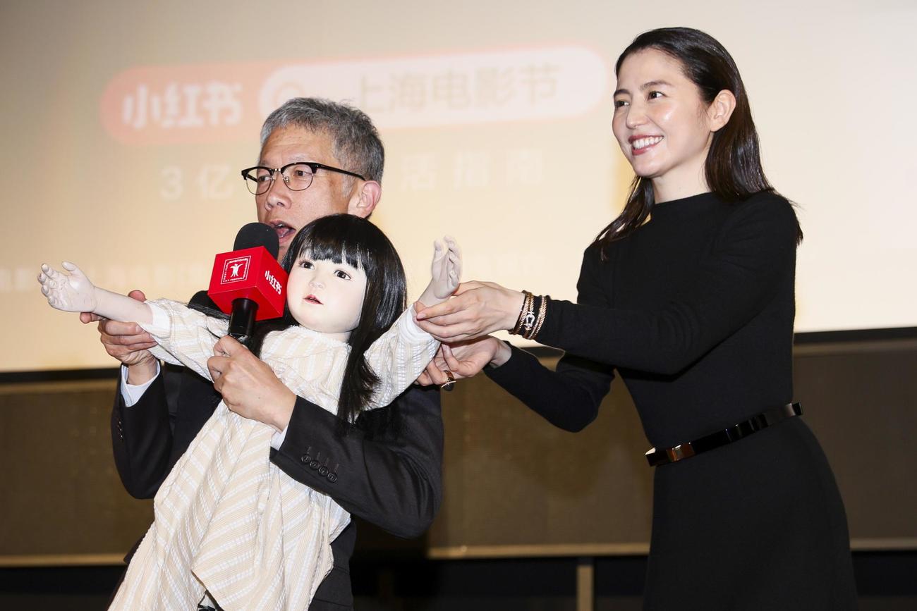 上海映画祭で開催された「ドールハウス」上映会に登壇した長澤まさみと矢口史靖監督