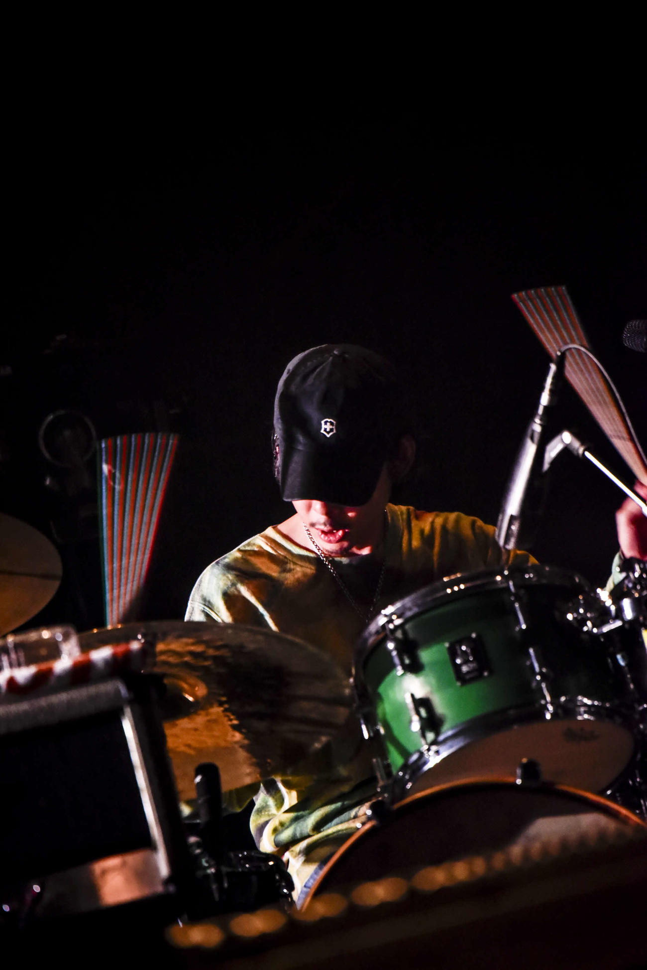 パフォーマンスするSuchmosのOK（C）Desital Natives