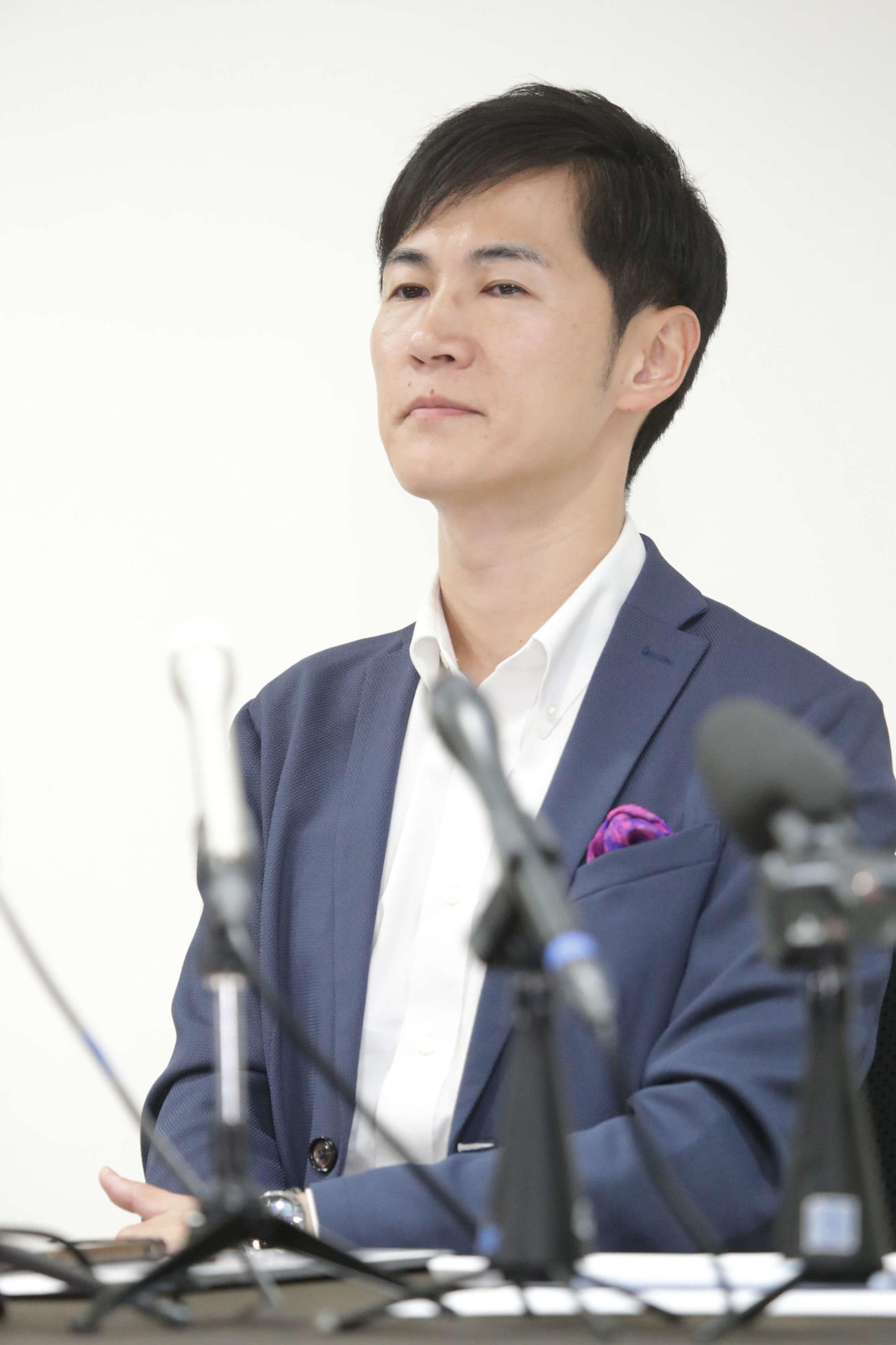会見に出席する石丸伸二氏