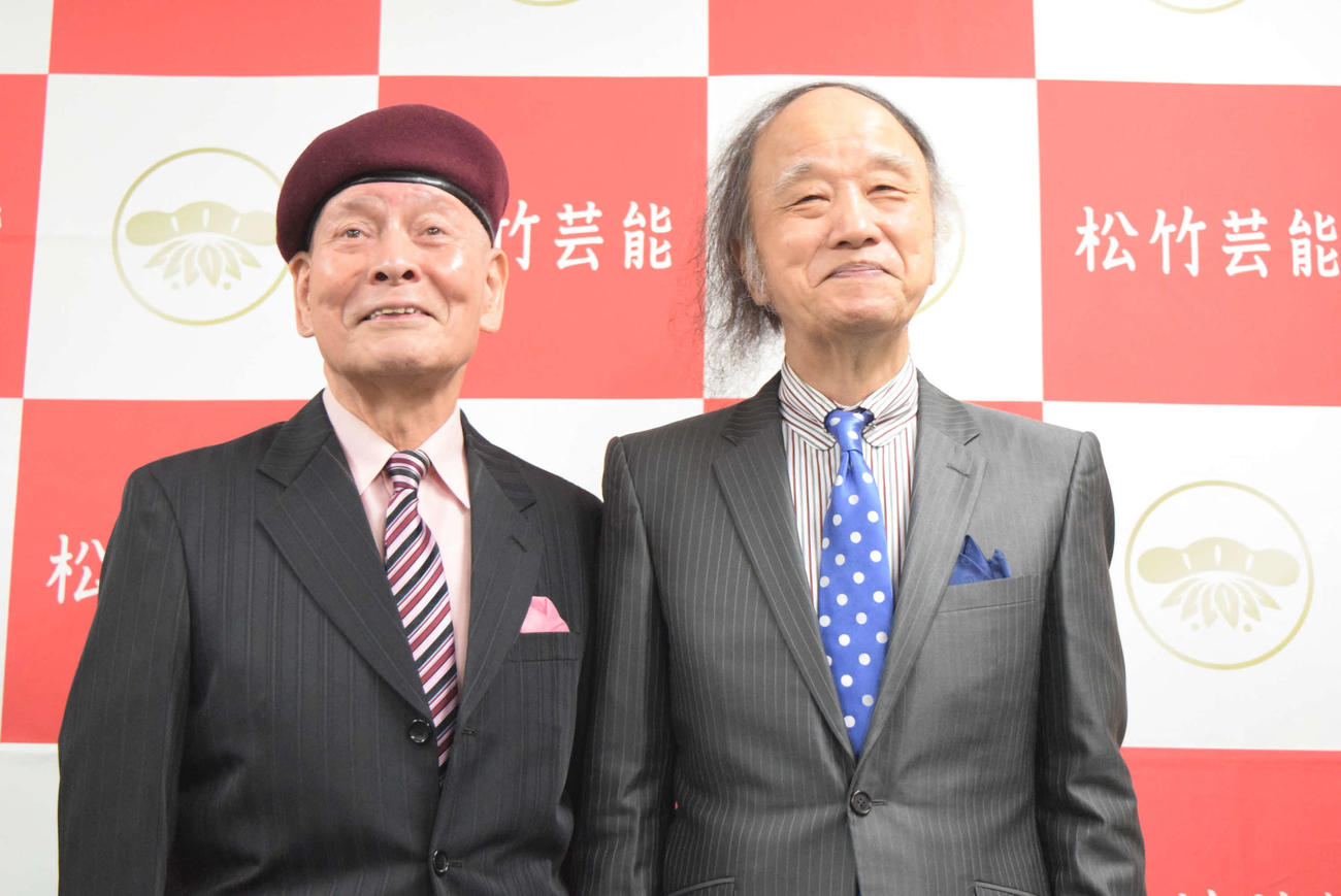 芸歴55周年記念公演を開催する海原はるか（右）・かなた（撮影・阪口孝志）