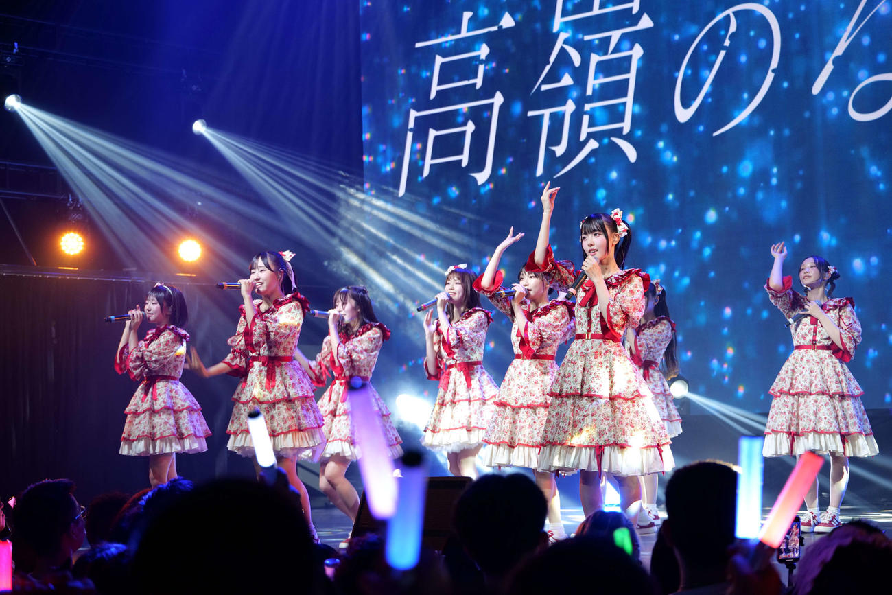 「高嶺のなでしこ　LIVE AROUND 2025　－Spring Ride－in Guangzhou」でパフォーマンスする高嶺のなでしこ