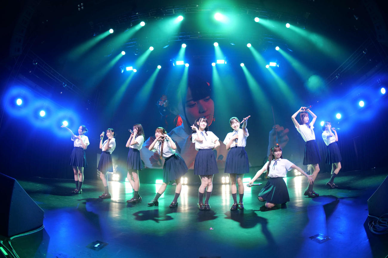 「高嶺のなでしこ　LIVE AROUND 2025　－Spring Ride－in Guangzhou」でパフォーマンスする高嶺のなでしこ