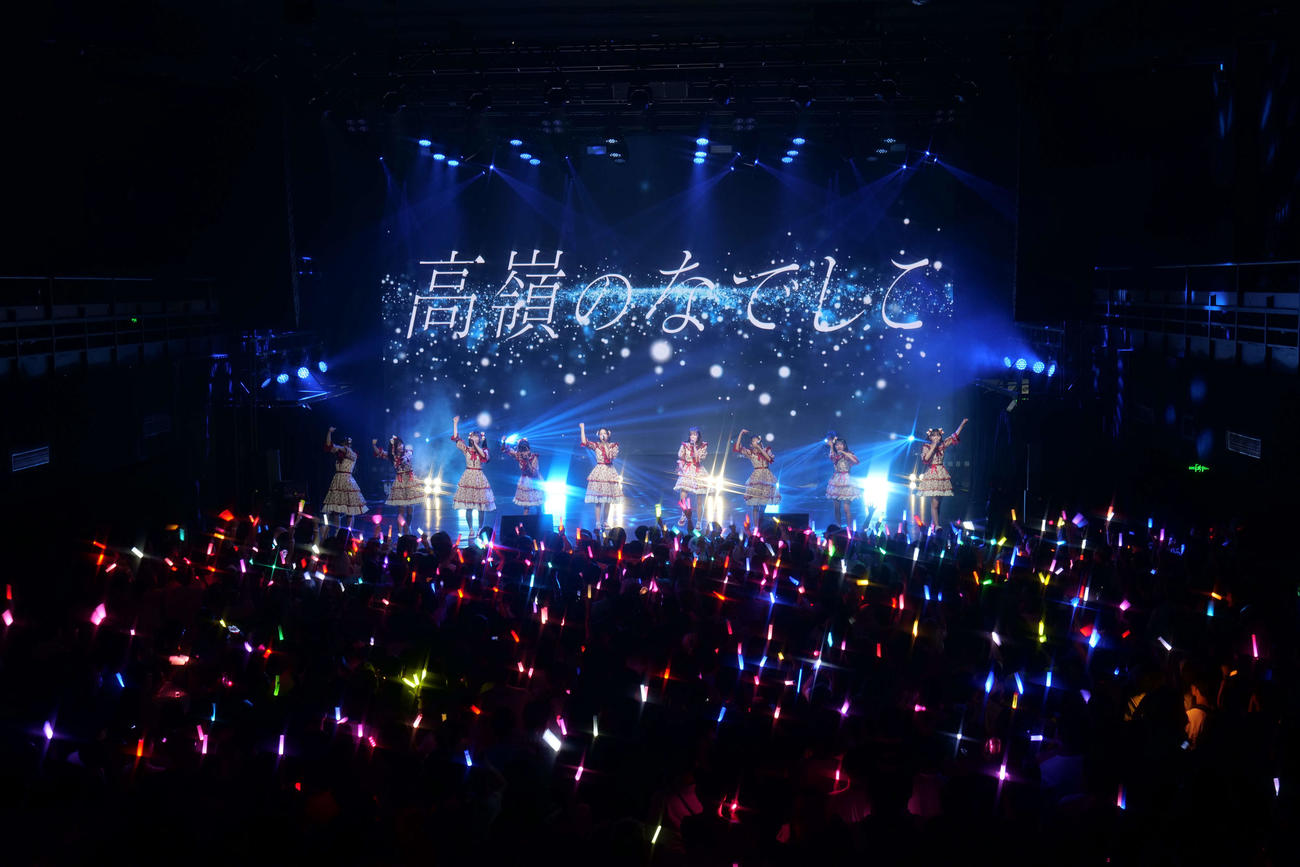 「高嶺のなでしこ　LIVE AROUND 2025　－Spring Ride－in Guangzhou」でパフォーマンスする高嶺のなでしこ