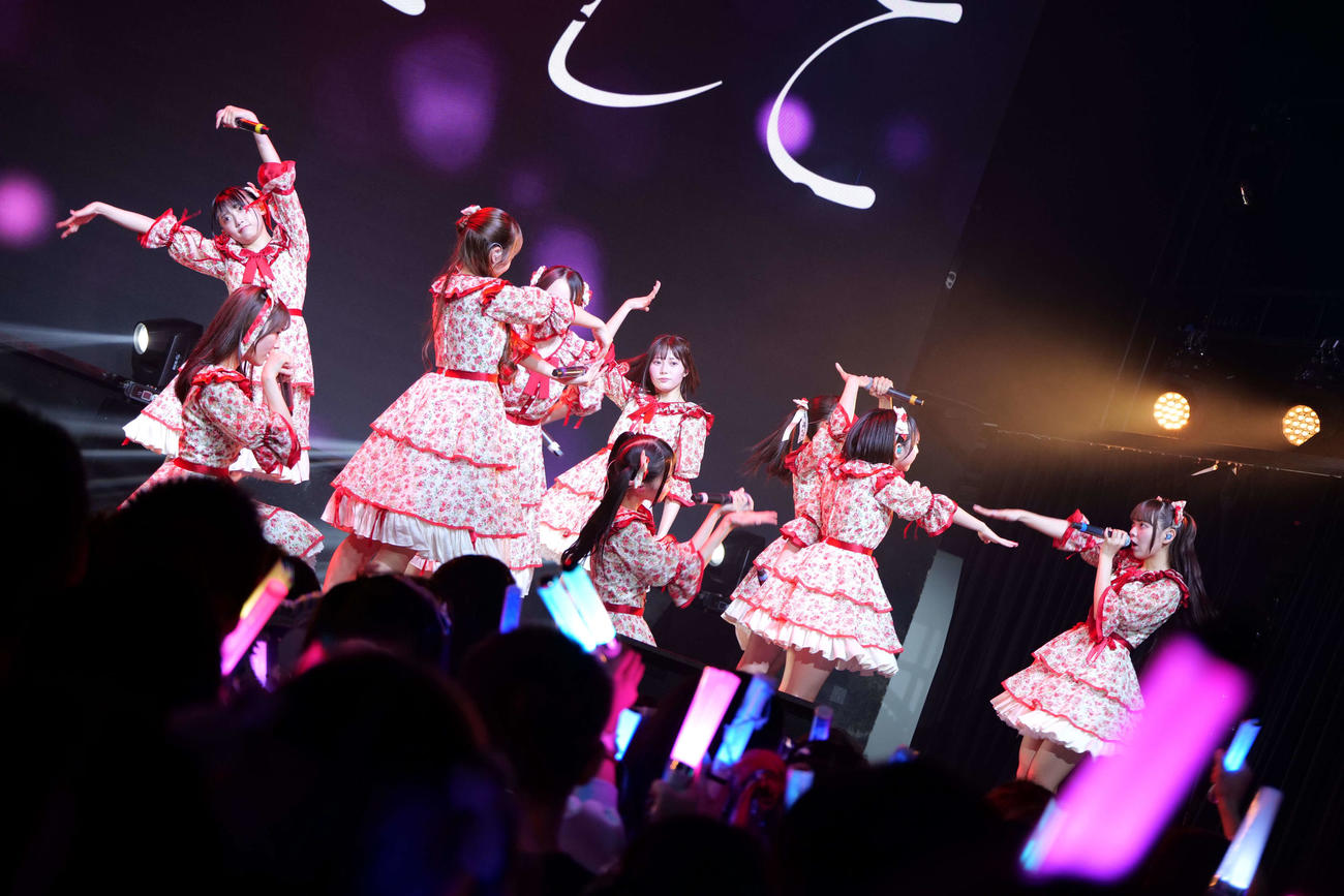 「高嶺のなでしこ　LIVE AROUND 2025　－Spring Ride－in Guangzhou」でパフォーマンスする高嶺のなでしこ
