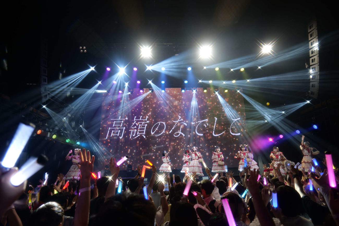 「高嶺のなでしこ　LIVE AROUND 2025　－Spring Ride－in Guangzhou」でパフォーマンスする高嶺のなでしこ