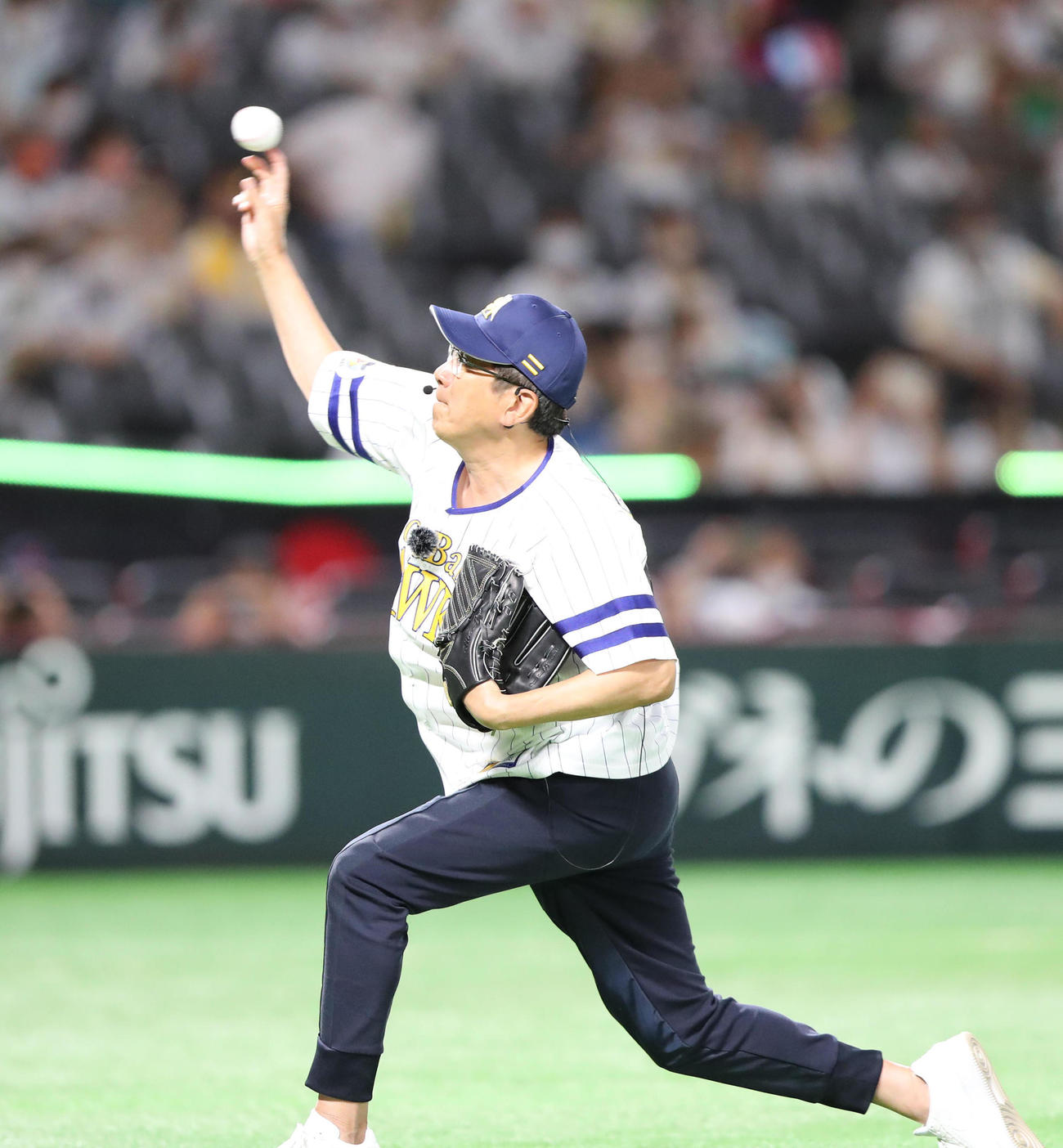 ソフトバンク対日本ハム　セレモニアルピッチに登板した石橋貴明（2022年7月撮影）