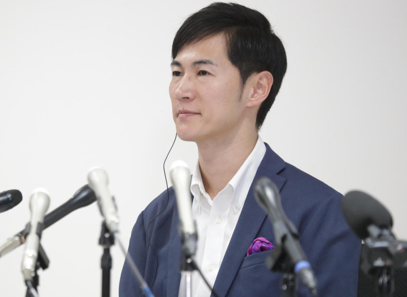 会見に出席する石丸伸二氏