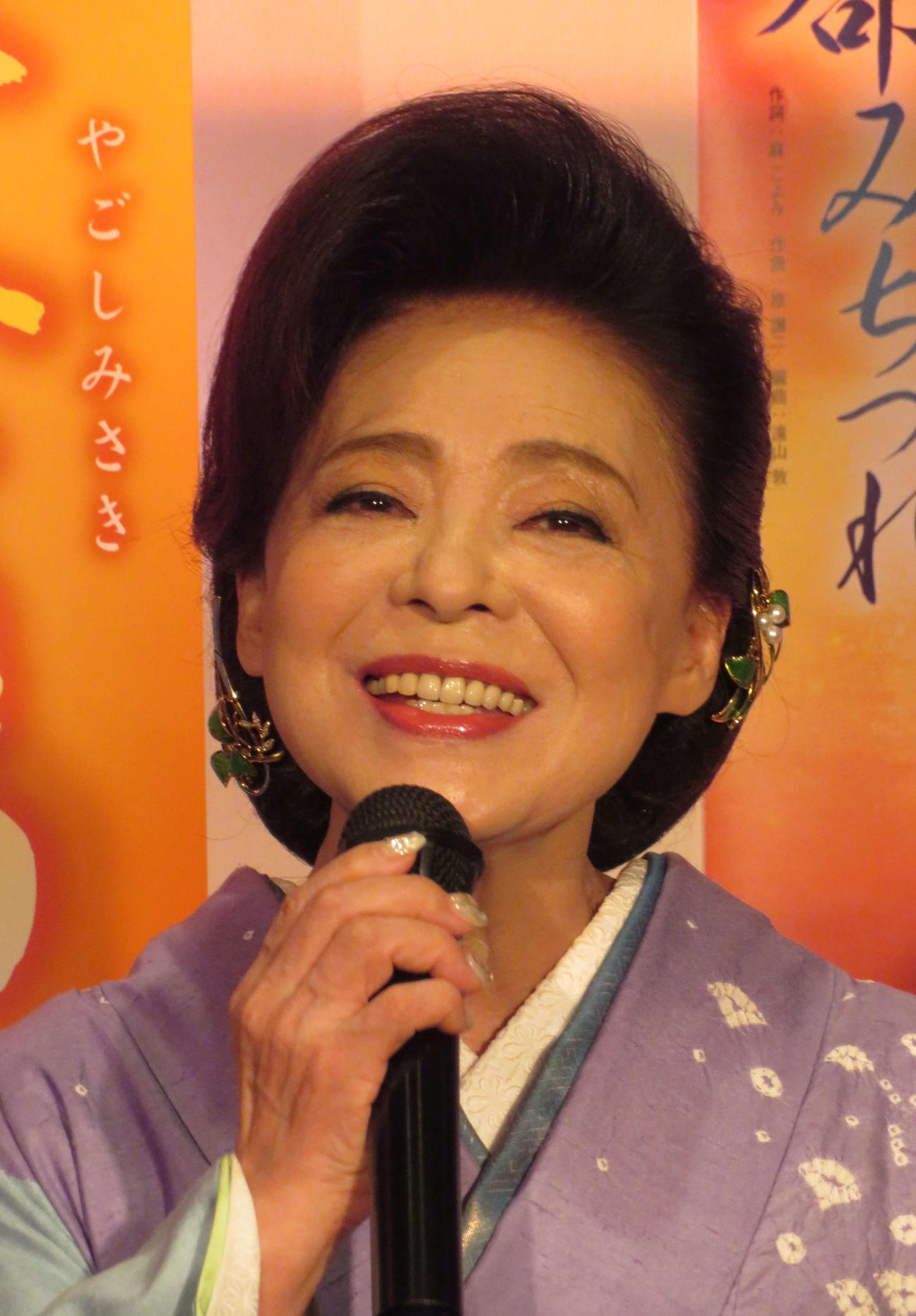 新曲「矢越岬／命みちづれ」の発売記念イベントを行った松前ひろ子