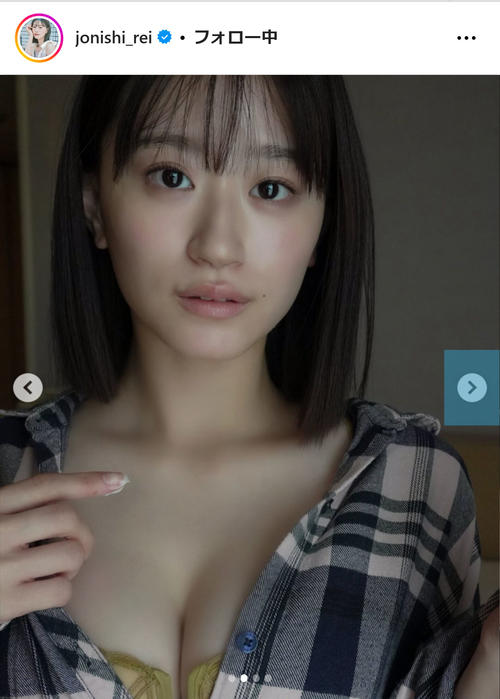 元NMB48上西怜ランジェリーちらり胸元「めちゃくちゃツルツル」脚
