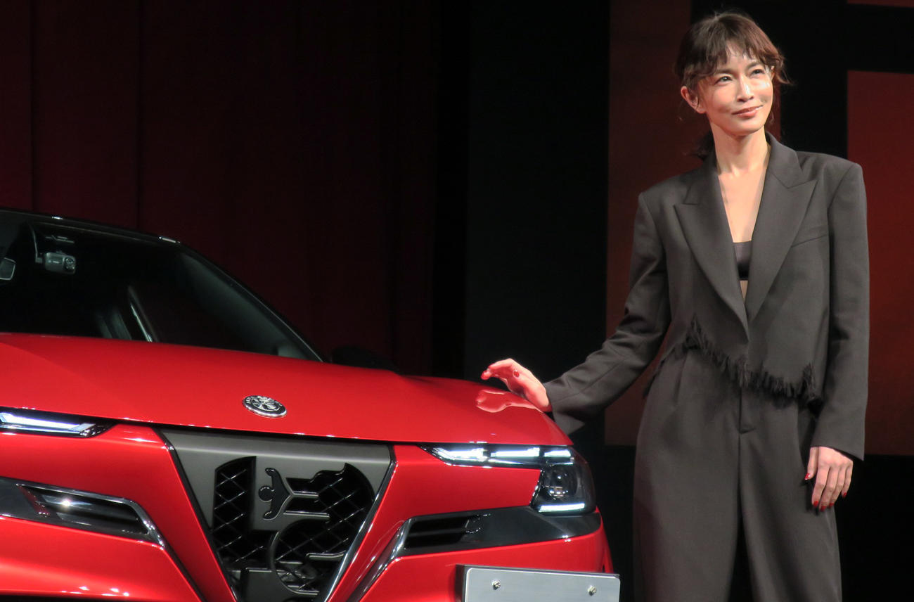 「Alfa Romeo JUNIOR Japan Premiere」にゲスト登壇した長谷川京子