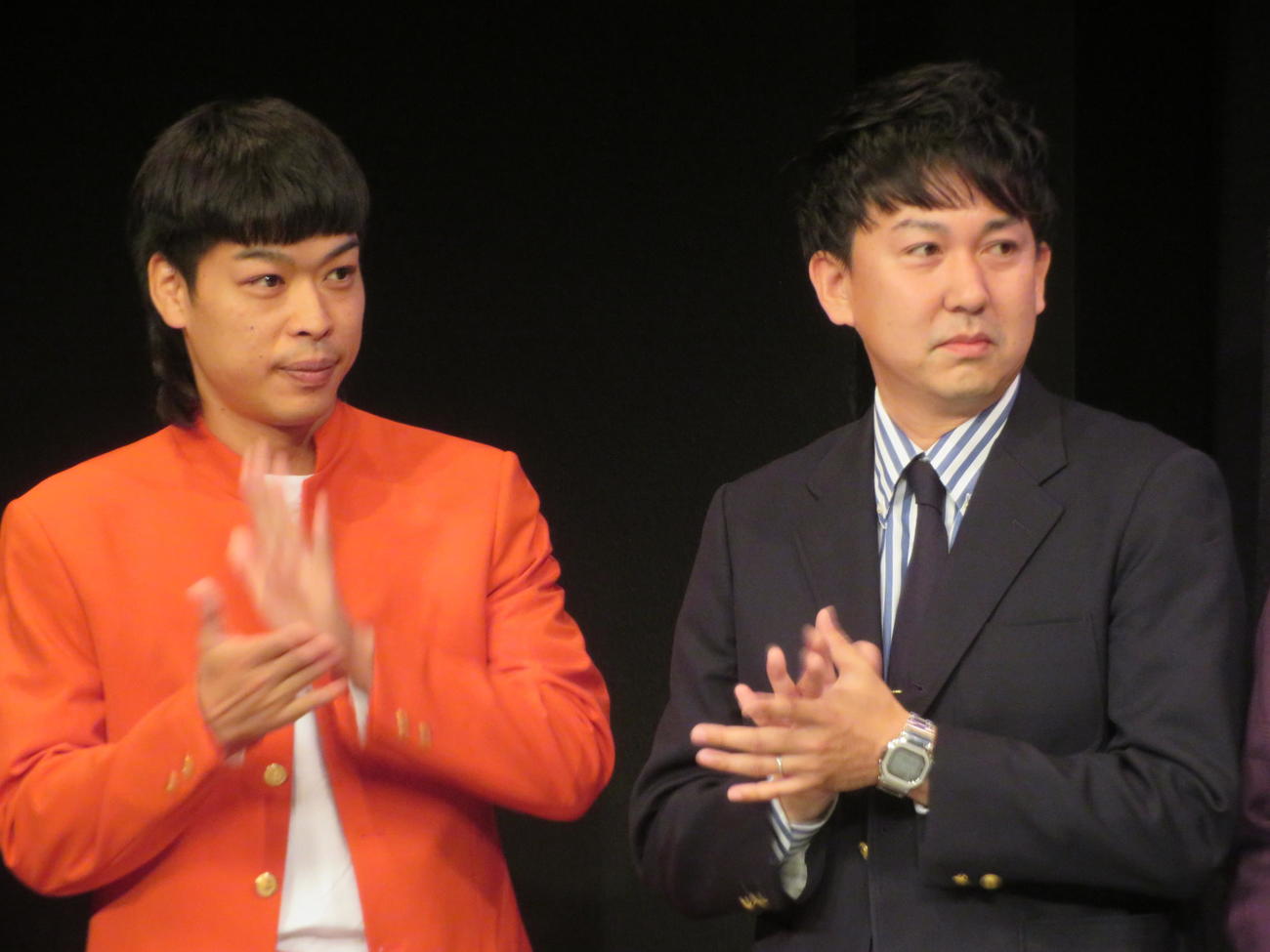 「M－1グランプリ2025」開催記者発表に出席したバッテリィズのエース（左）と寺家（撮影・川田和博）