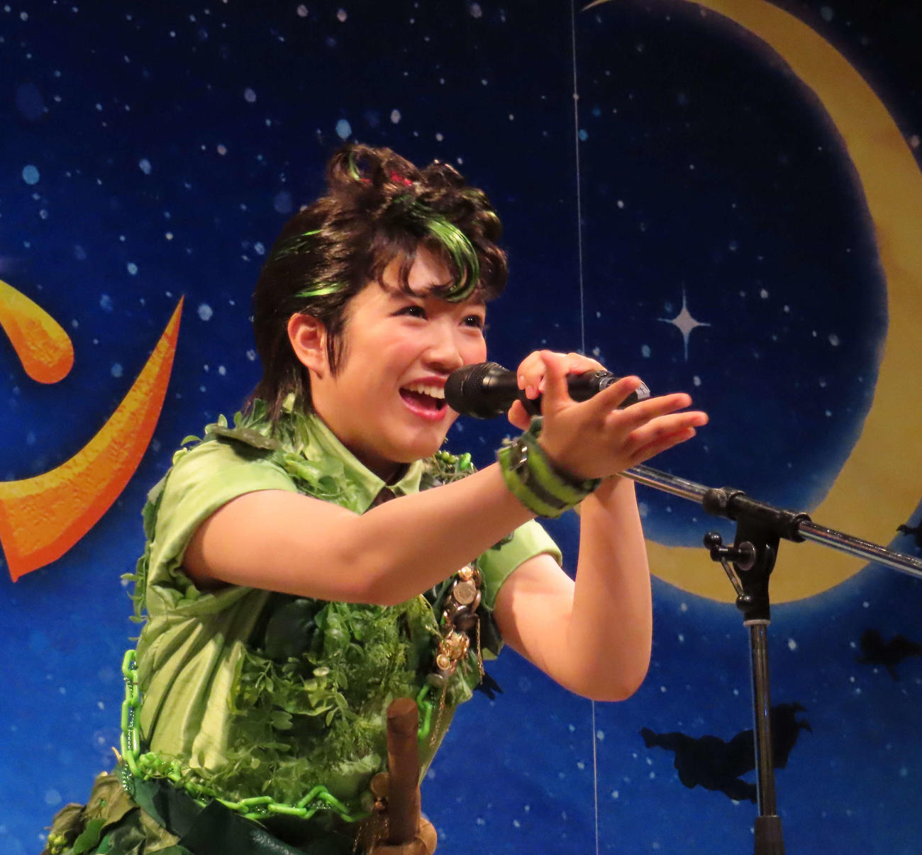ミュージカル「ピーター・パン」制作発表でパフォーマンスする山﨑玲奈