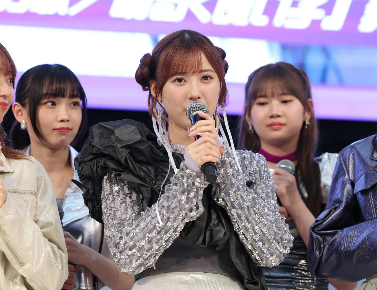 「気になるその気の歌／明るく良い子」の発売記念イベントで話をする生田衣梨奈（撮影・増田悦実）