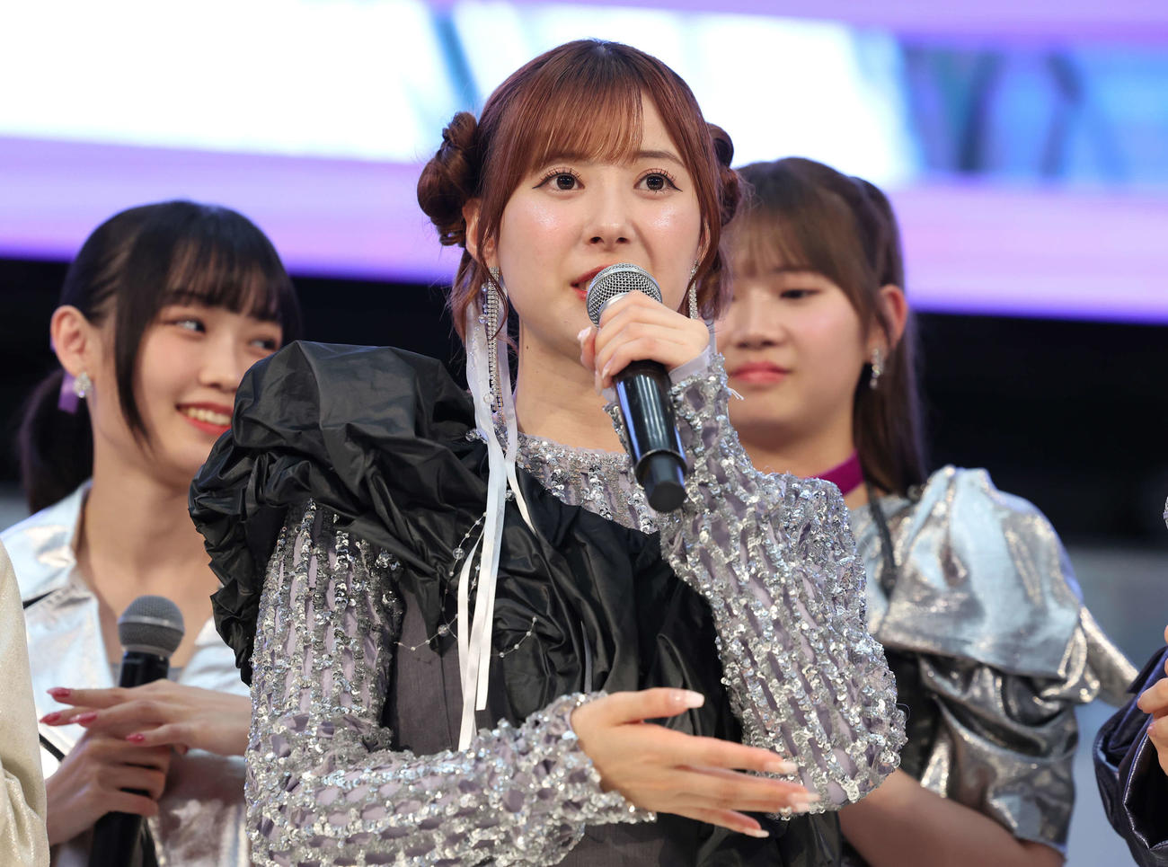 「気になるその気の歌／明るく良い子」の発売記念イベントで話をする生田衣梨奈（撮影・増田悦実）