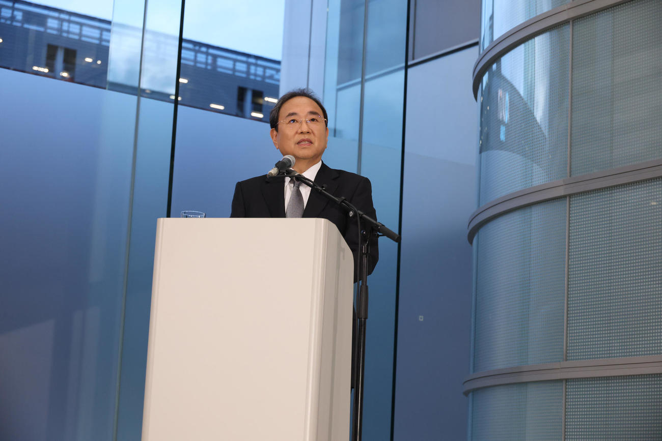 会見するフジテレビ清水社長（撮影・中島郁夫）