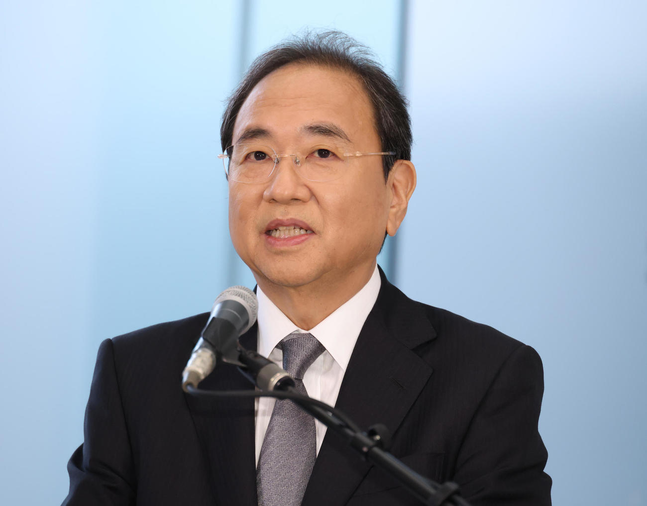 会見するフジテレビ清水社長（撮影・中島郁夫）
