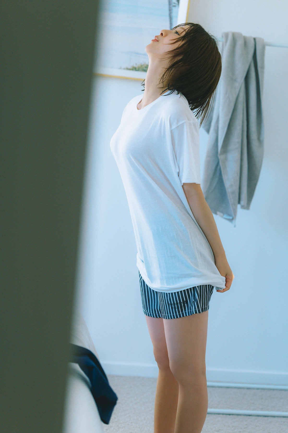 日向坂46富田鈴花ファースト写真集の先行カット／峠雄三氏撮影（C）光文社