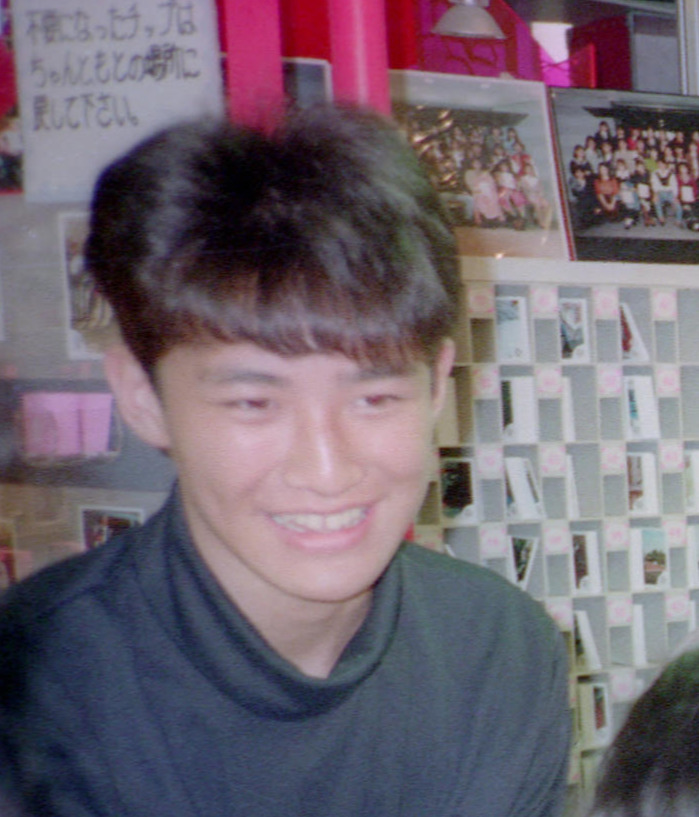 ダンスもこなすバンドとして都内でデビュー会見を行う松岡昌宏（1994年3月撮影）