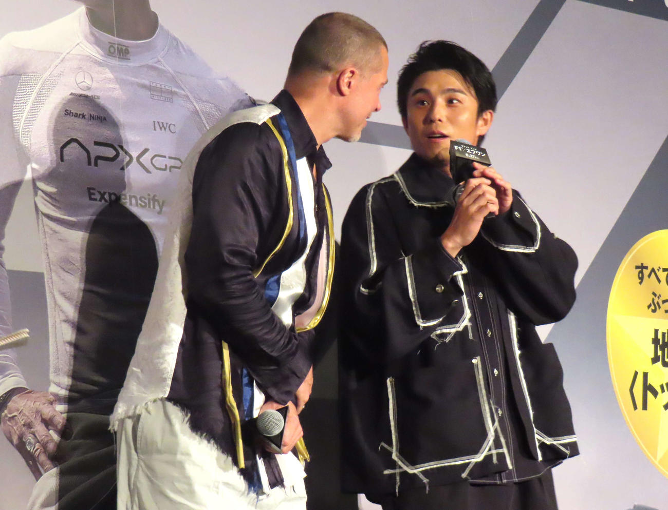 映画「F1／エフワン」来日舞台あいさつに登場したブラッド・ピット（左）と中尾明慶