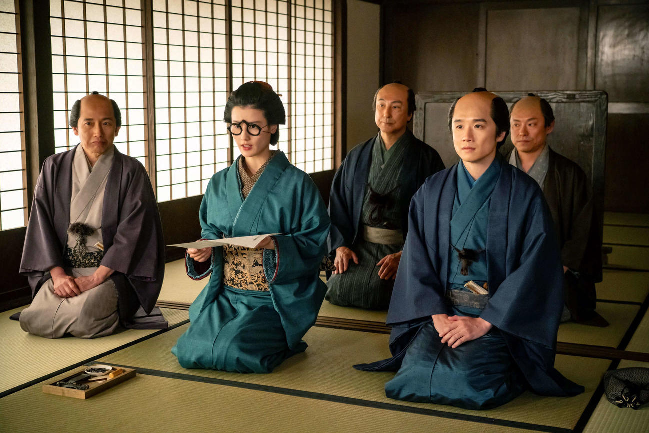 「べらぼう～蔦重栄華乃夢噺～」に出演する風間俊介（前列右から3人目）の場面写真