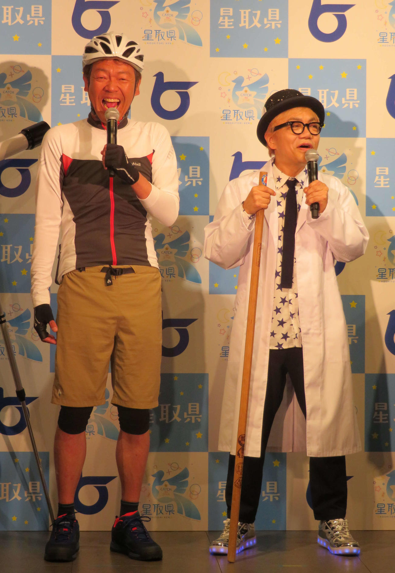 浅草キッドの玉袋筋太郎（左）と水道橋博士（2018年4月撮影）