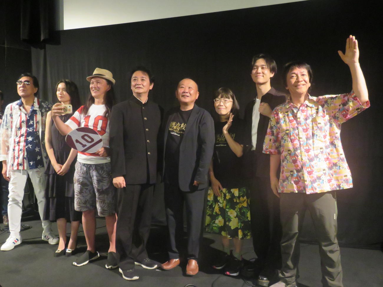 映画「還暦高校生」の舞台あいさつに出席した、左から古谷敏、戸苅ニコル沙羅、森井信好、ひかる一平、直江喜一、長谷摩美、石田泰誠、河崎実監督
