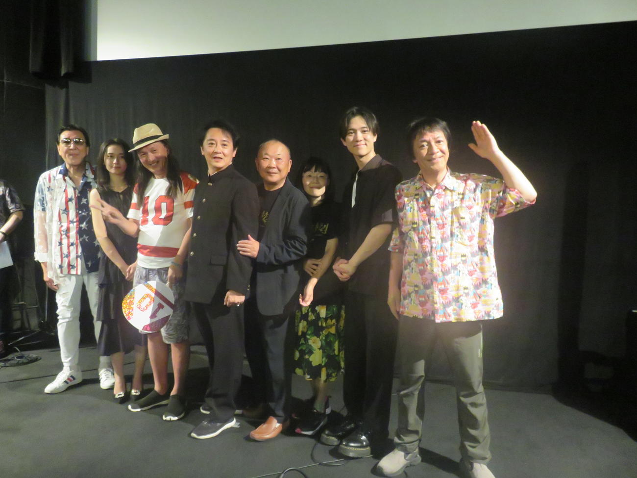 映画「還暦高校生」の舞台あいさつに出席した、左から古谷敏、戸苅ニコル沙羅、森井信好、ひかる一平、直江喜一、長谷摩美、石田泰誠、河崎実監督