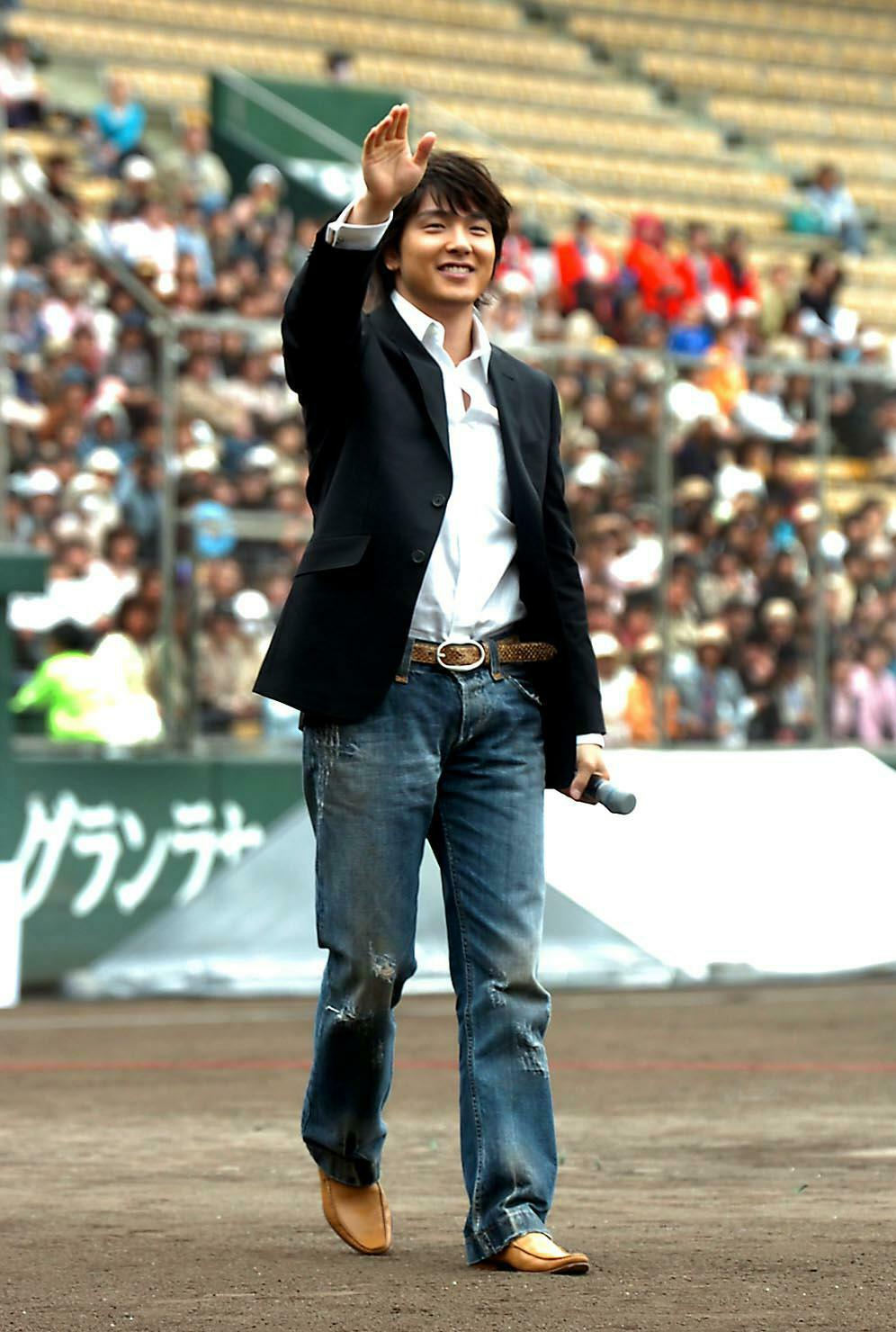 広島市民球場でファンミーティングを開いたパク・ヨンハさん（2005年4月撮影）