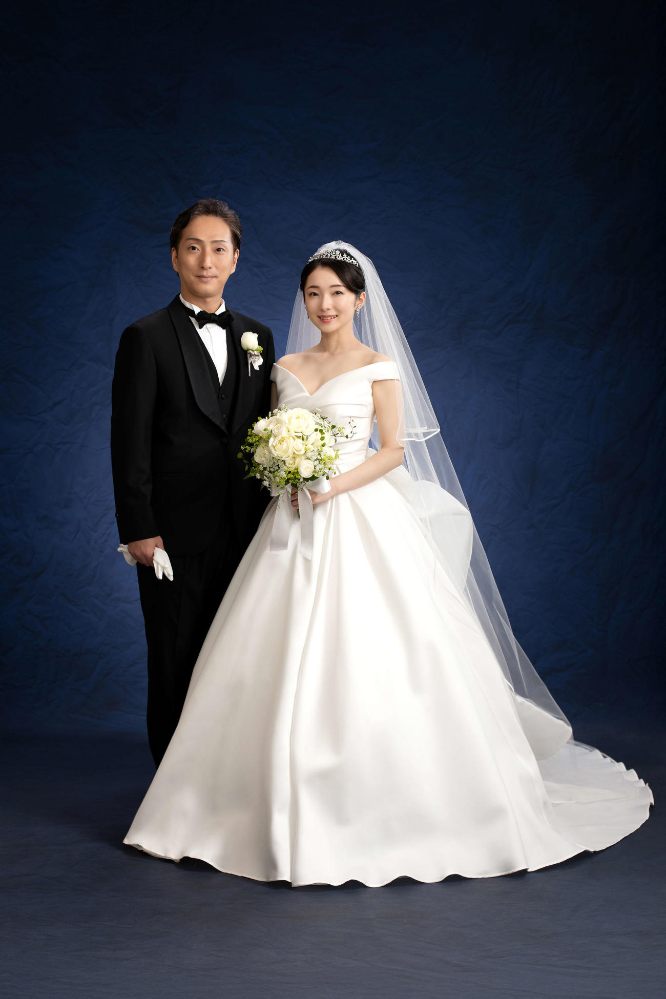 挙式、披露宴を執り行った中村七之助（左）、妻杏奈さん